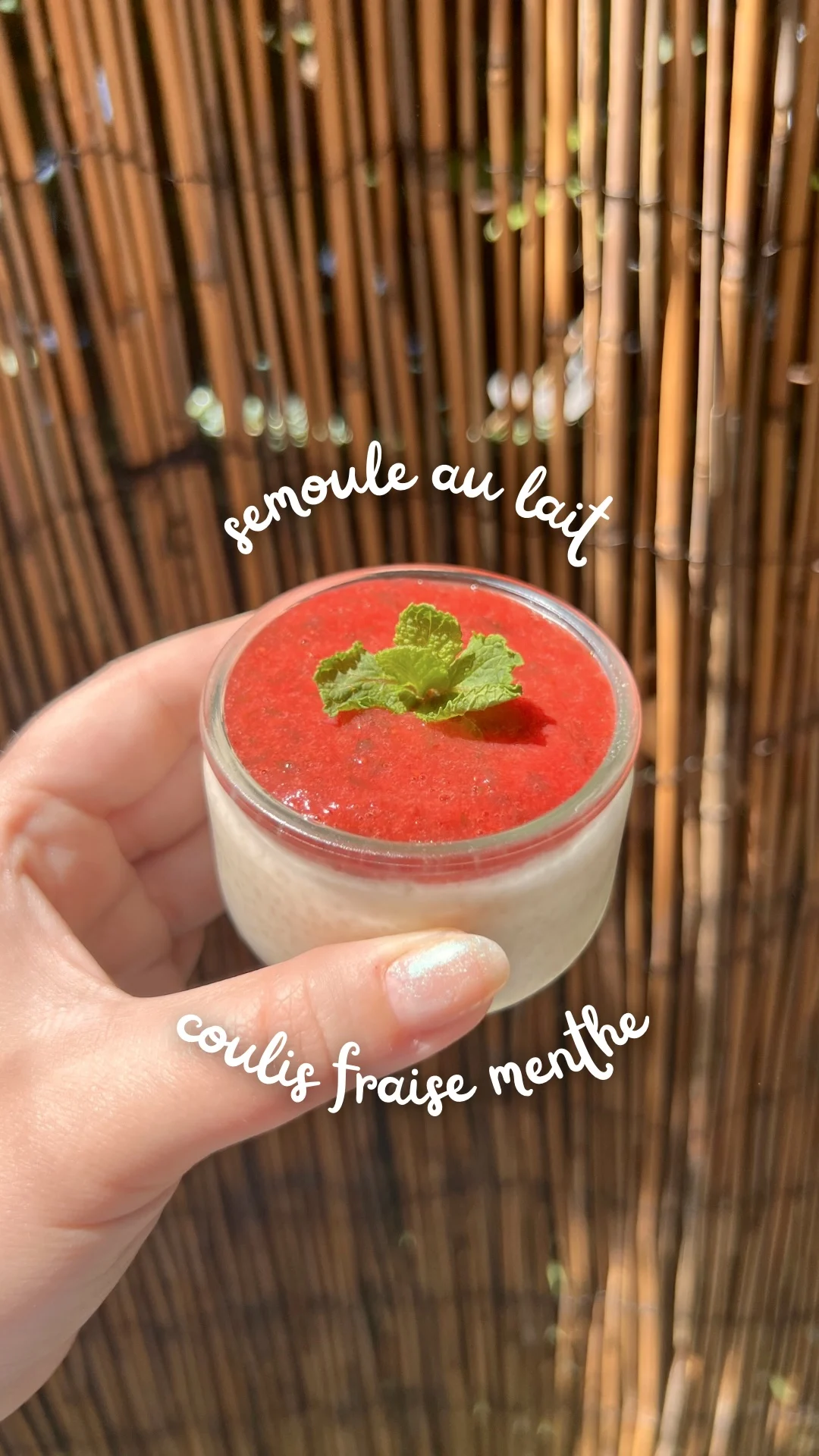 Picture for Semoule au lait, coulis fraise menthe